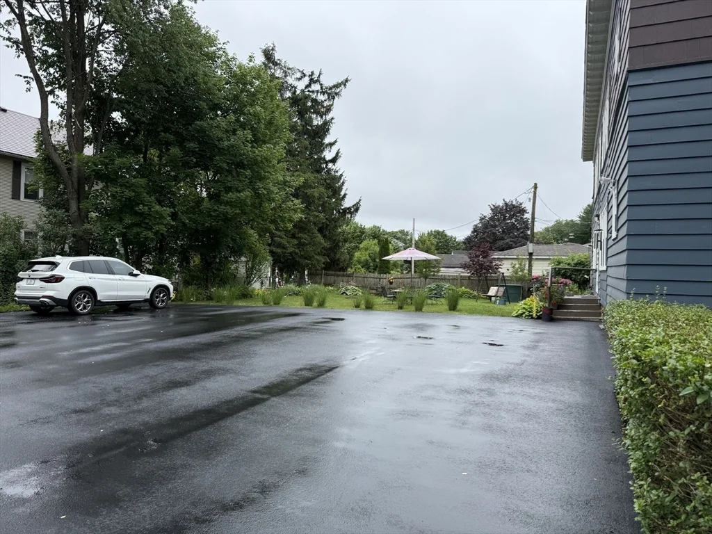 1 Samoset Rd, Worcester