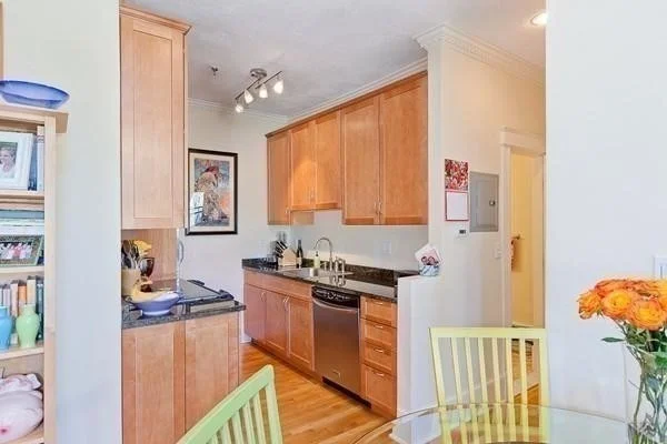 61 Park Dr, Fenway