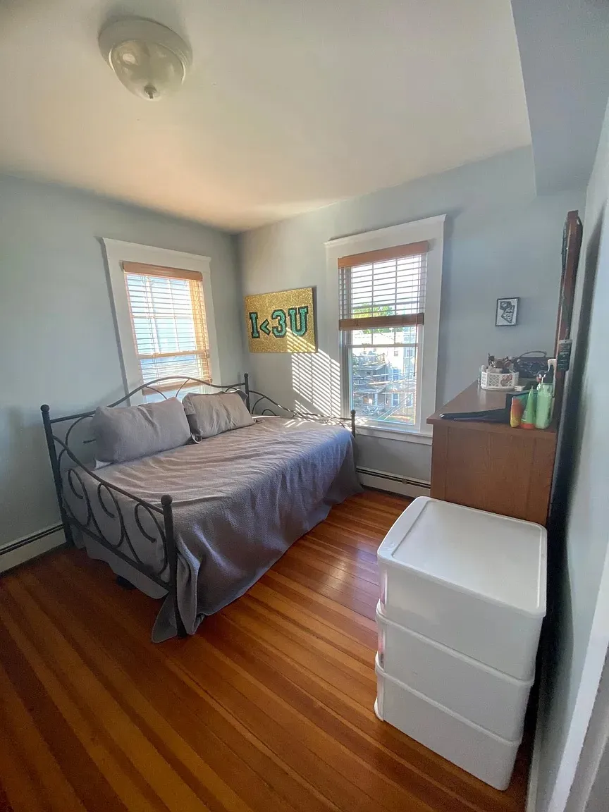 33 Main St, Winter Hill