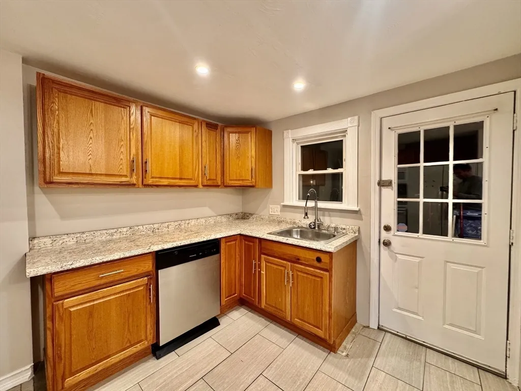 84 Reed St, West Side