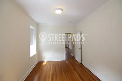 15 Green St, North Brookline