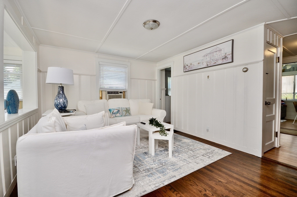 28 Cochituate Rd, Priscilla Beach