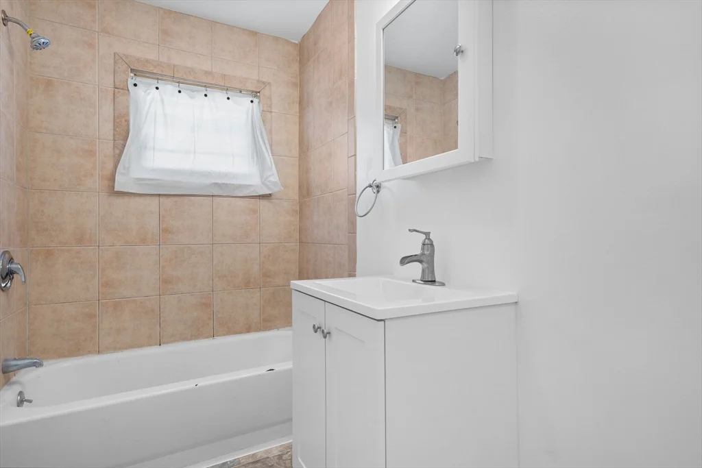 144 Waverly Rd, North Andover