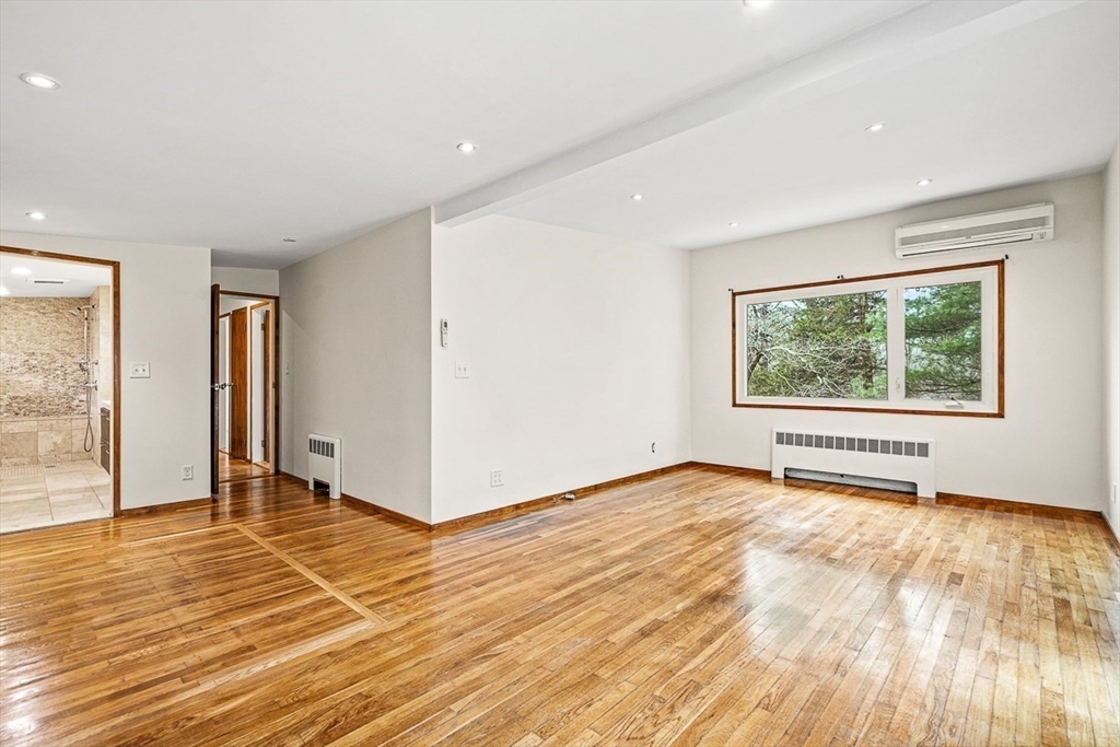 583 Gay St, Westwood