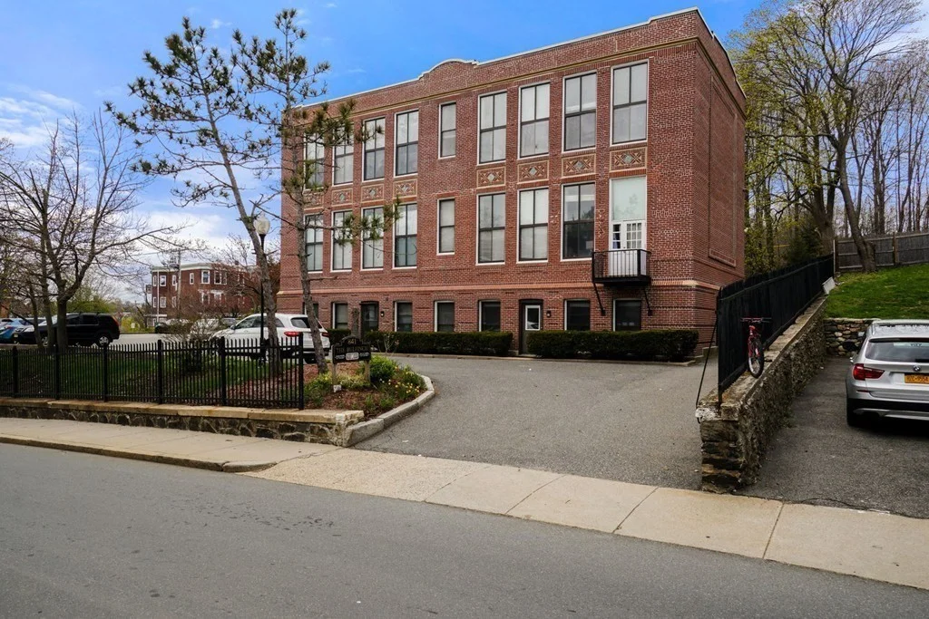 841 Parker St, Mission Hill