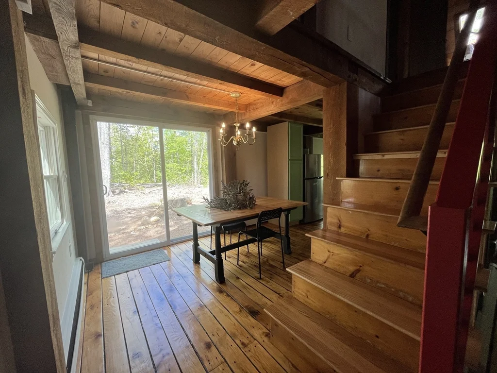 102 New Templeton Rd, Hubbardston