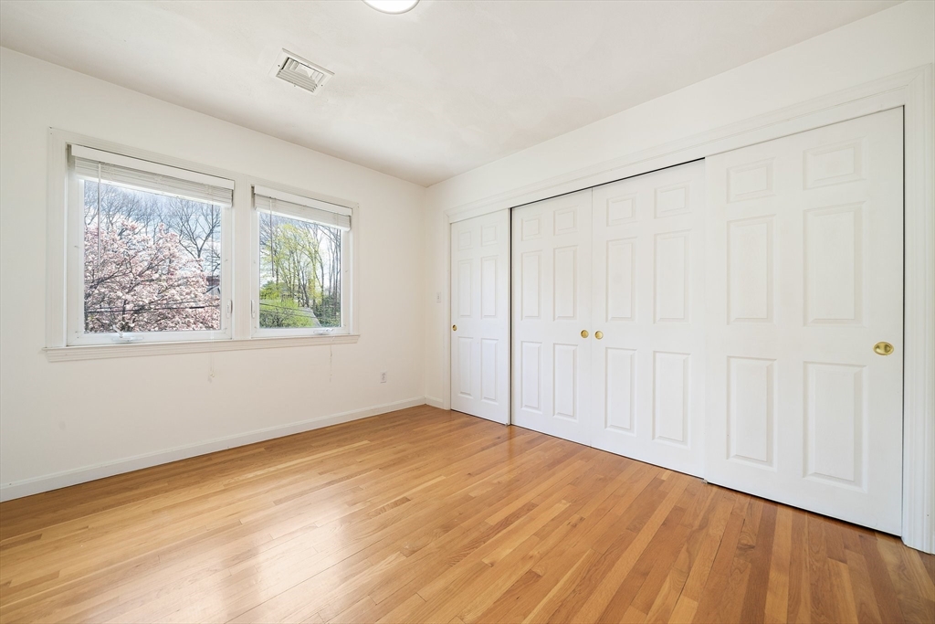 28 Mansfield Rd, Wellesley