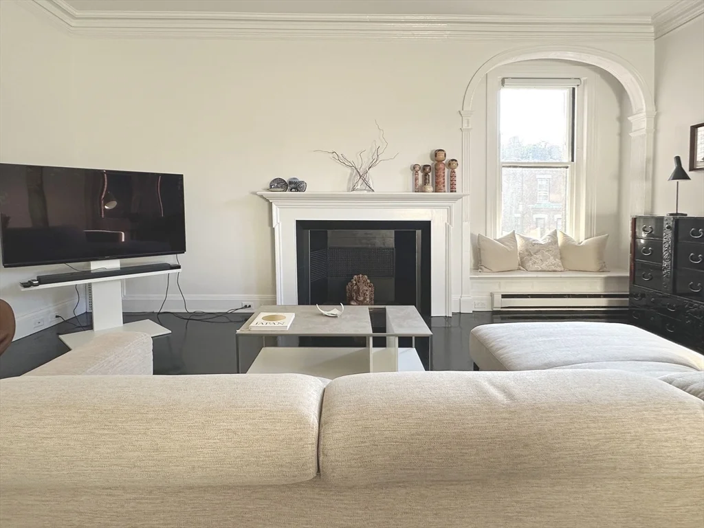 17 Gloucester St, Back Bay