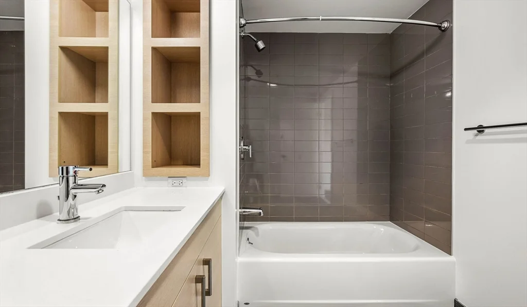 99 Kneeland St, Chinatown