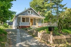 63 Pierrepont Rd, Newton Lower Falls