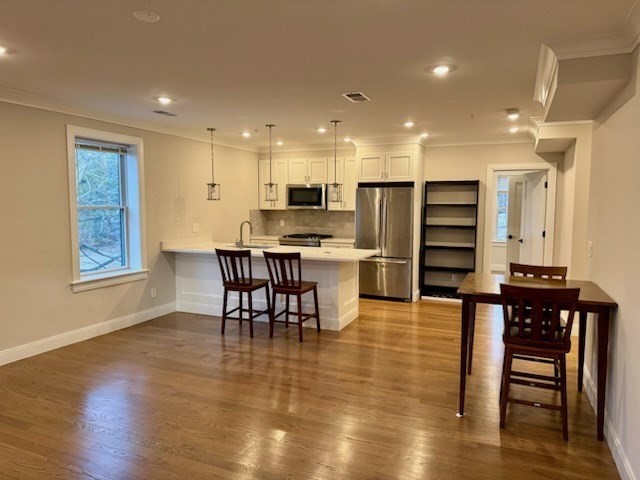 49 Dustin, Boston