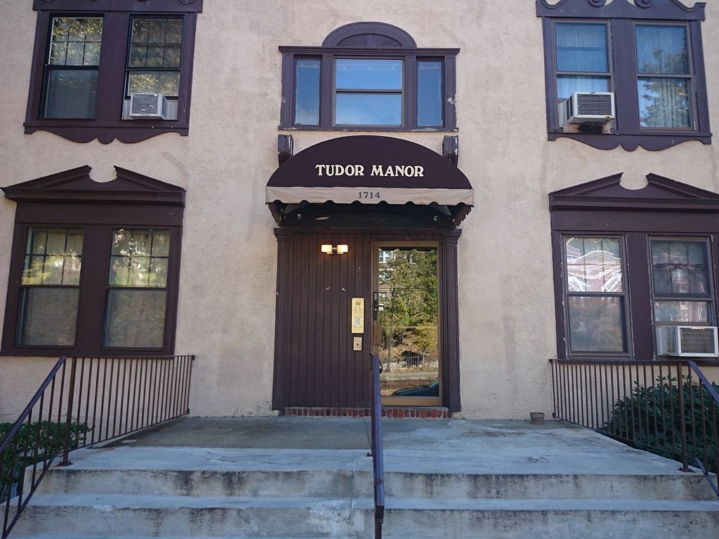 1714 Commonwealth, Brighton