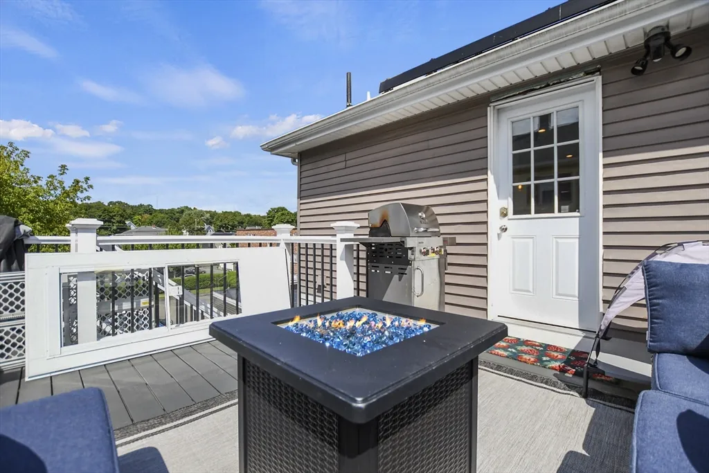 13 Town Hill St, Quincy