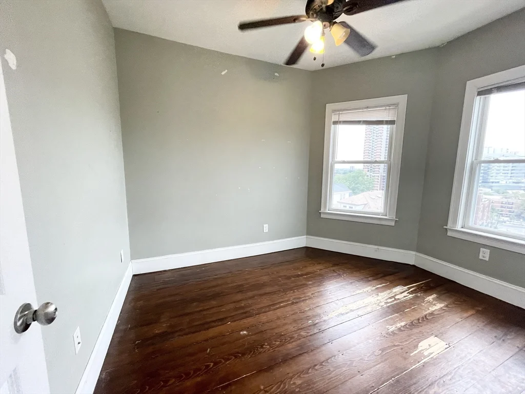 178 Hillside St, Mission Hill