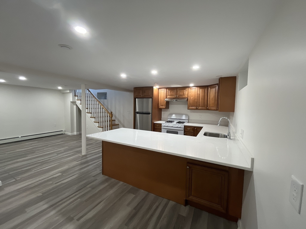 7 Lexington Ave, Hyde Park