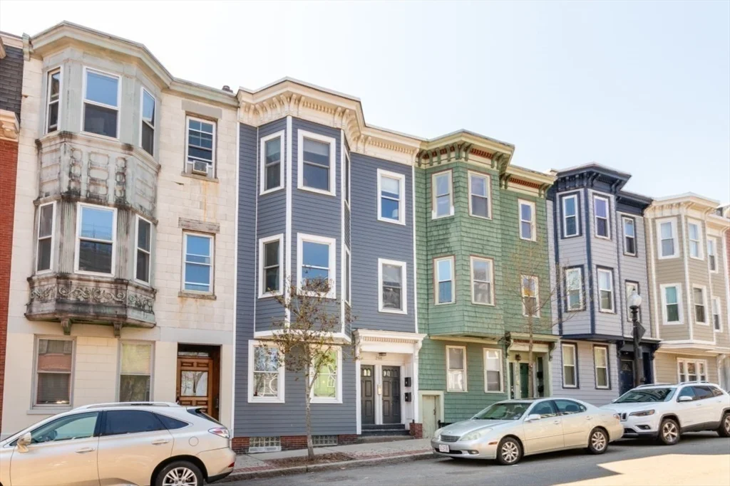 298A Bunker Hill St, Charlestown