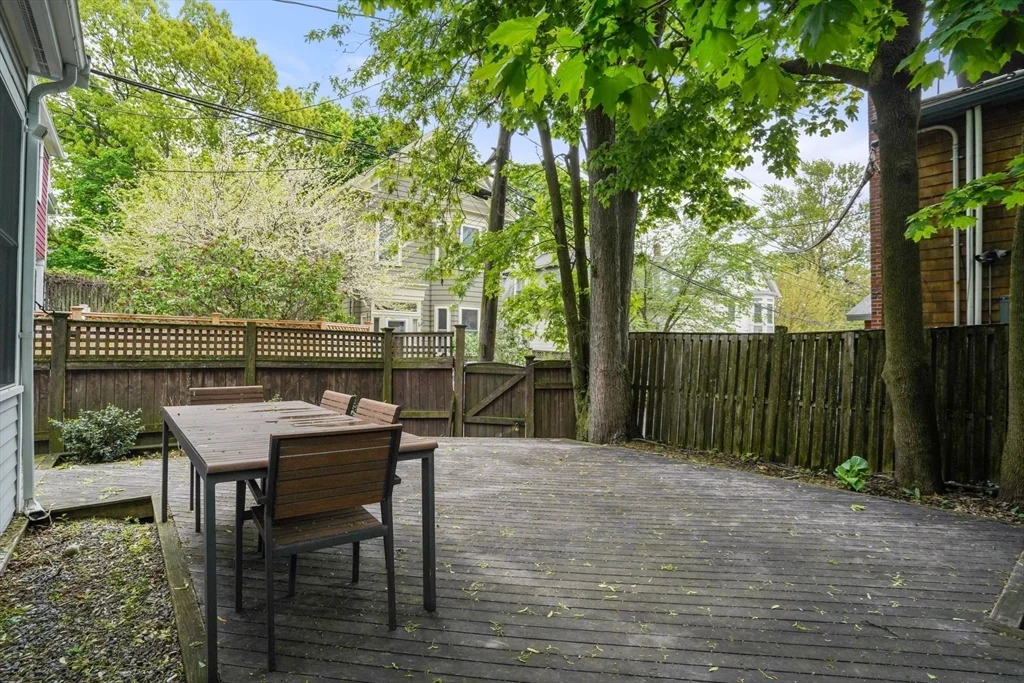 8 Florence St, Cambridgeport