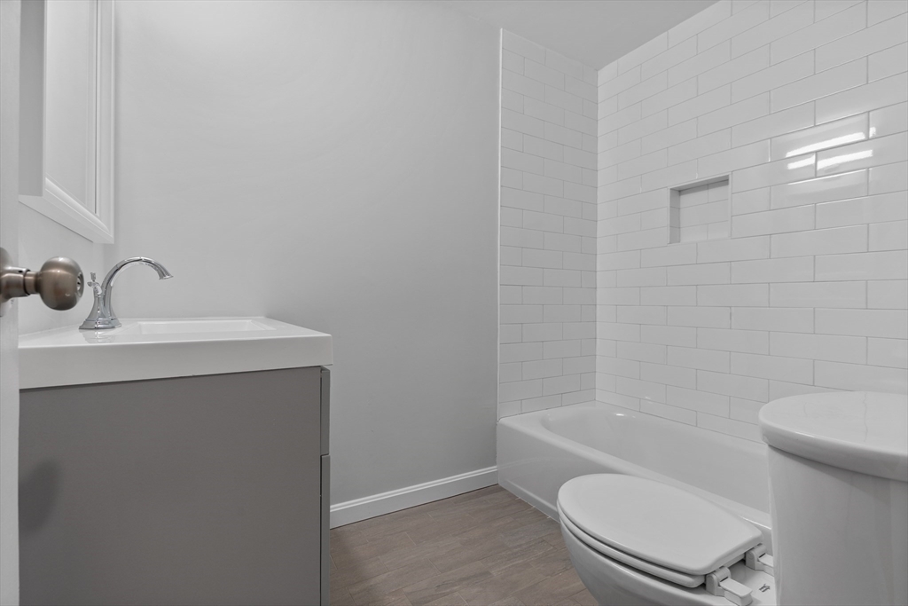 407 Washington, Westwood