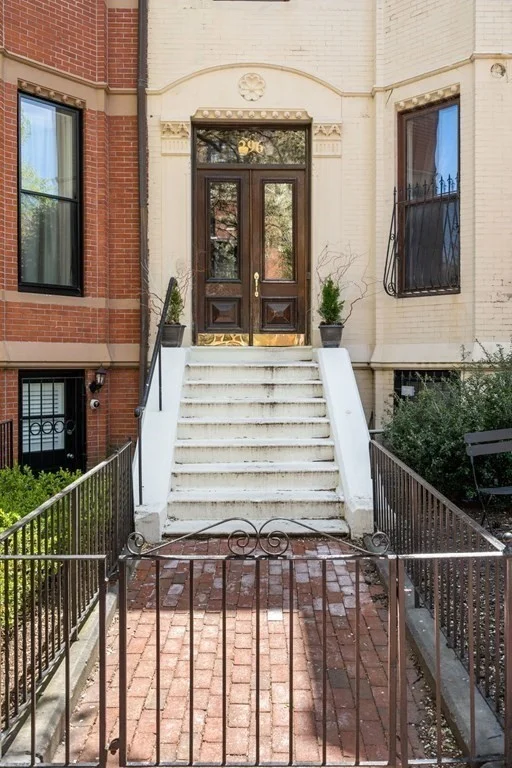 296 Marlborough St, Back Bay
