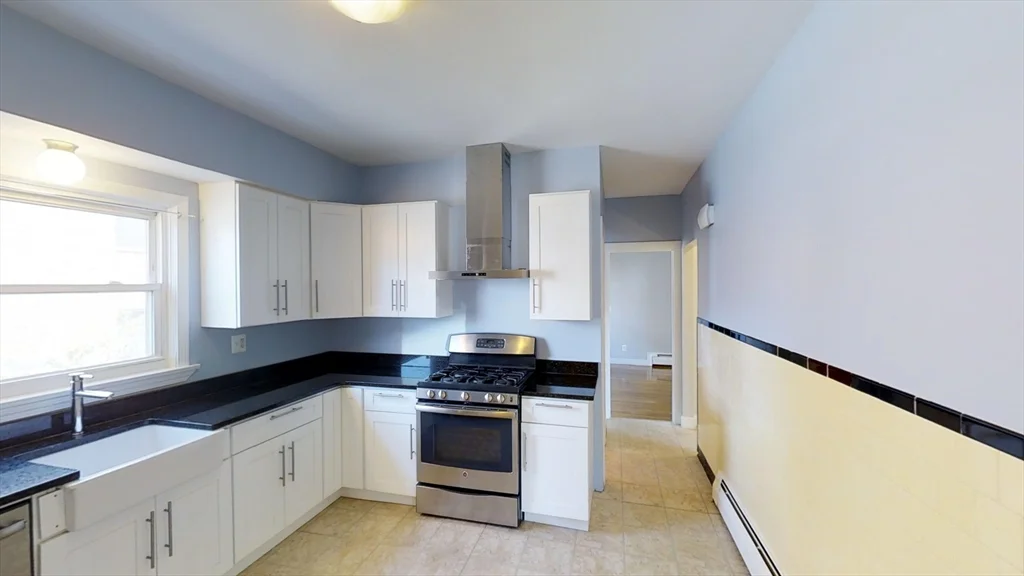 18 Murdock, Ball Square