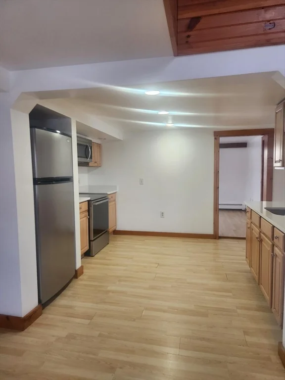 92 Main St, Hopkinton