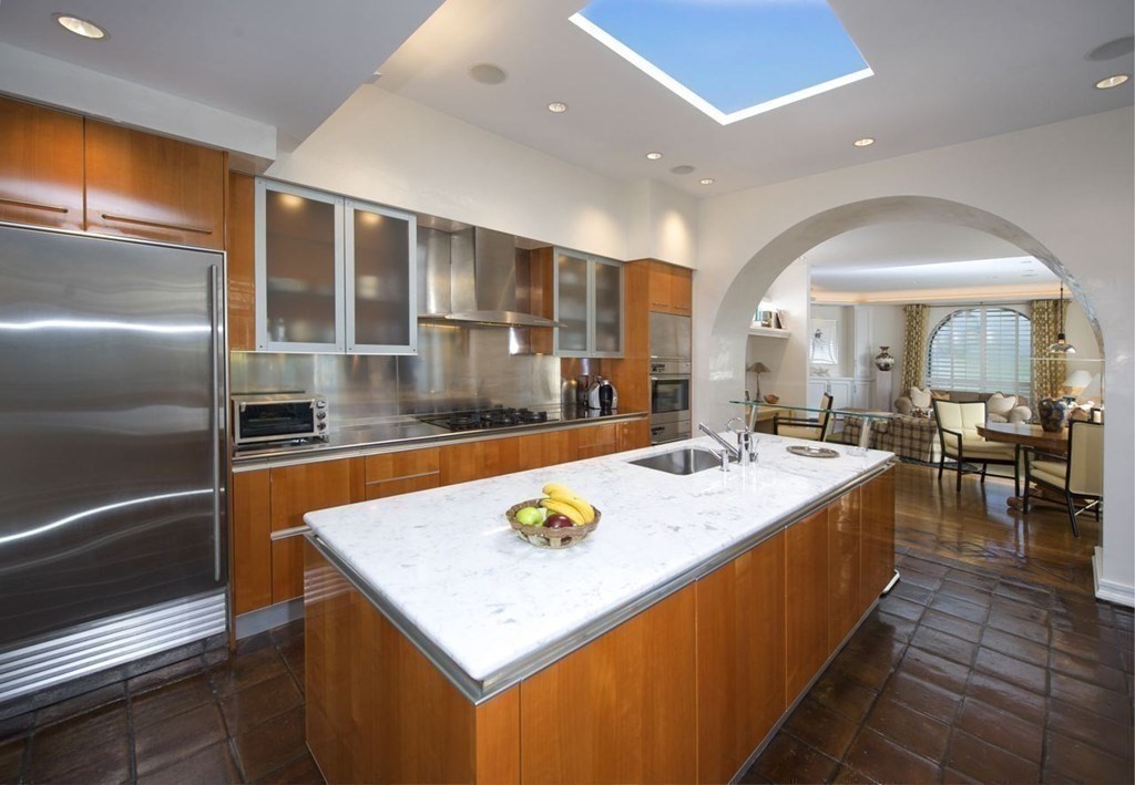 132 Yarmouth Rd, Brookline