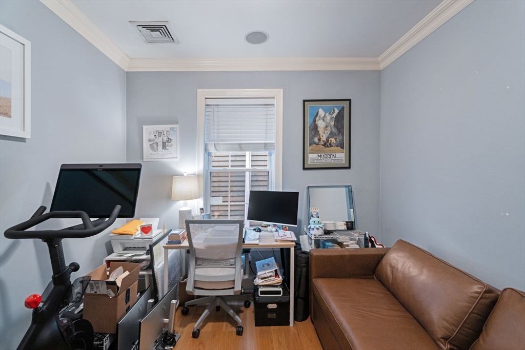 192 W 6th St, South Boston