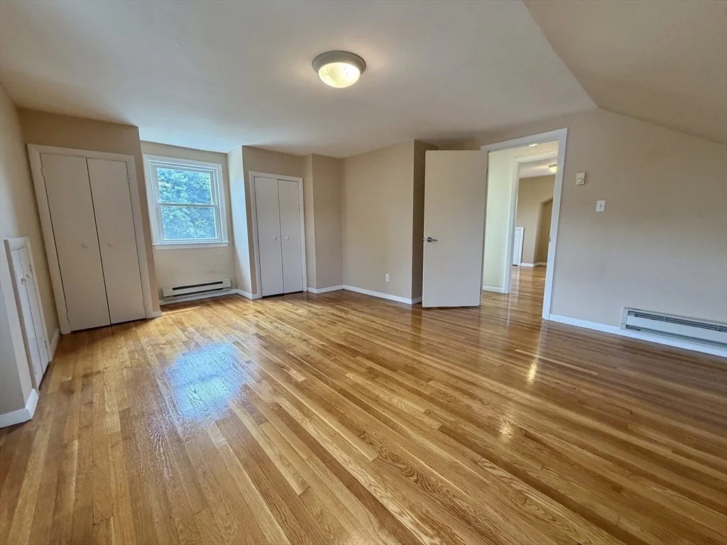 17 Hatfield Rd, West Newton