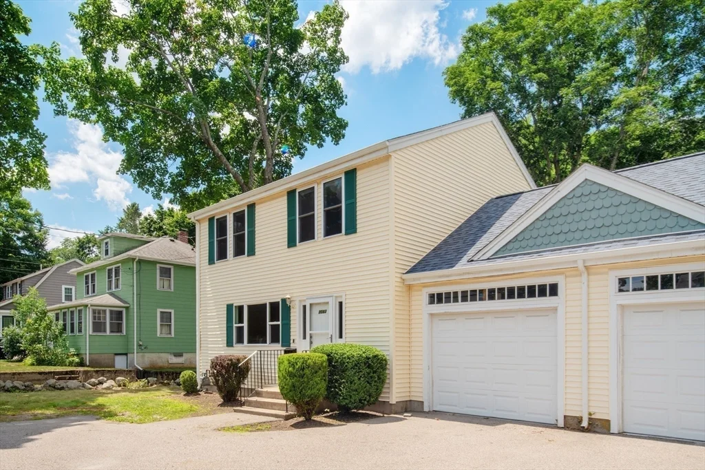 1083 Main St, Walpole