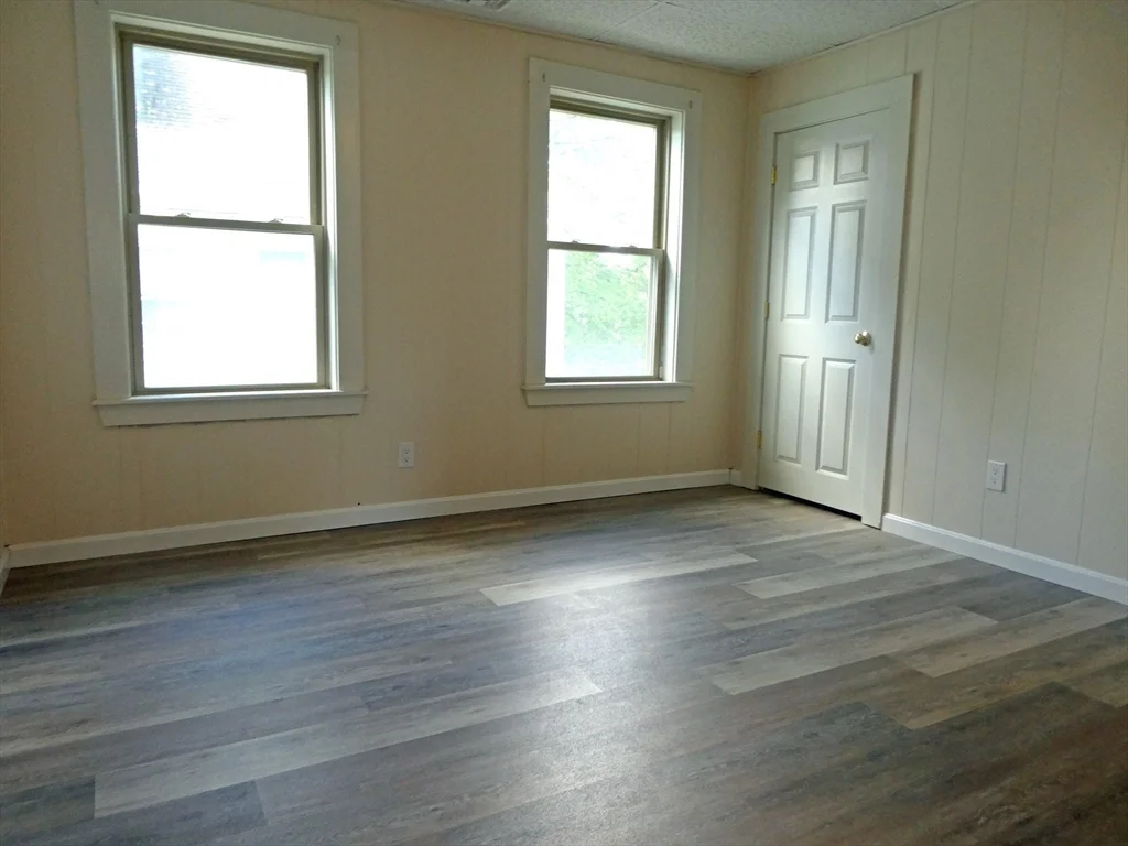 14 Elm St, Middleboro