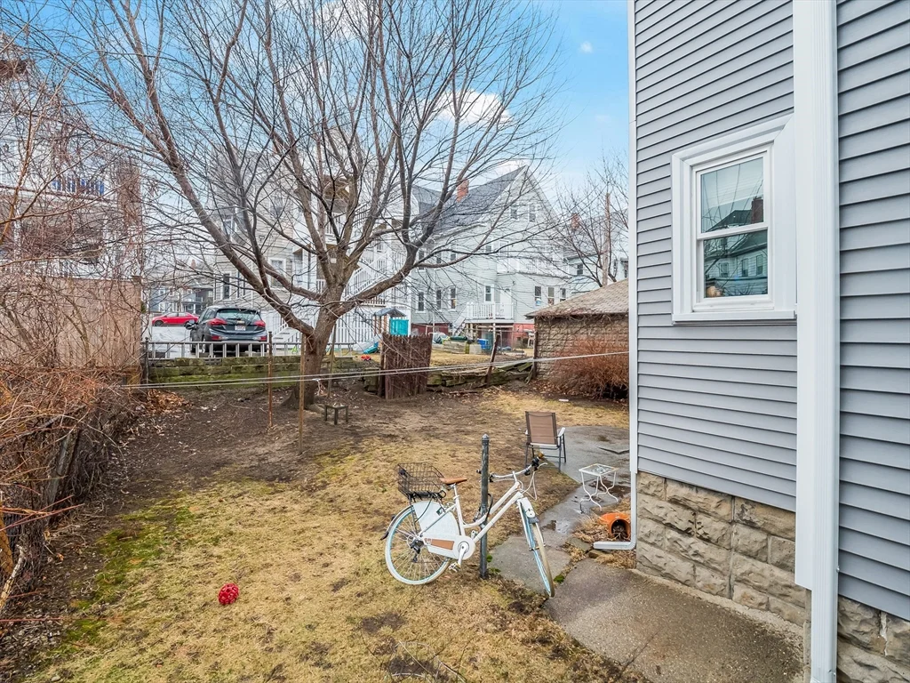 81 Bristol Rd, Medford