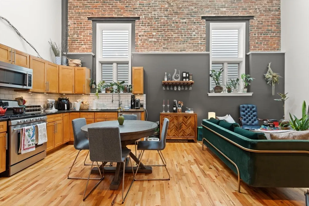 336 Saratoga St, East Boston