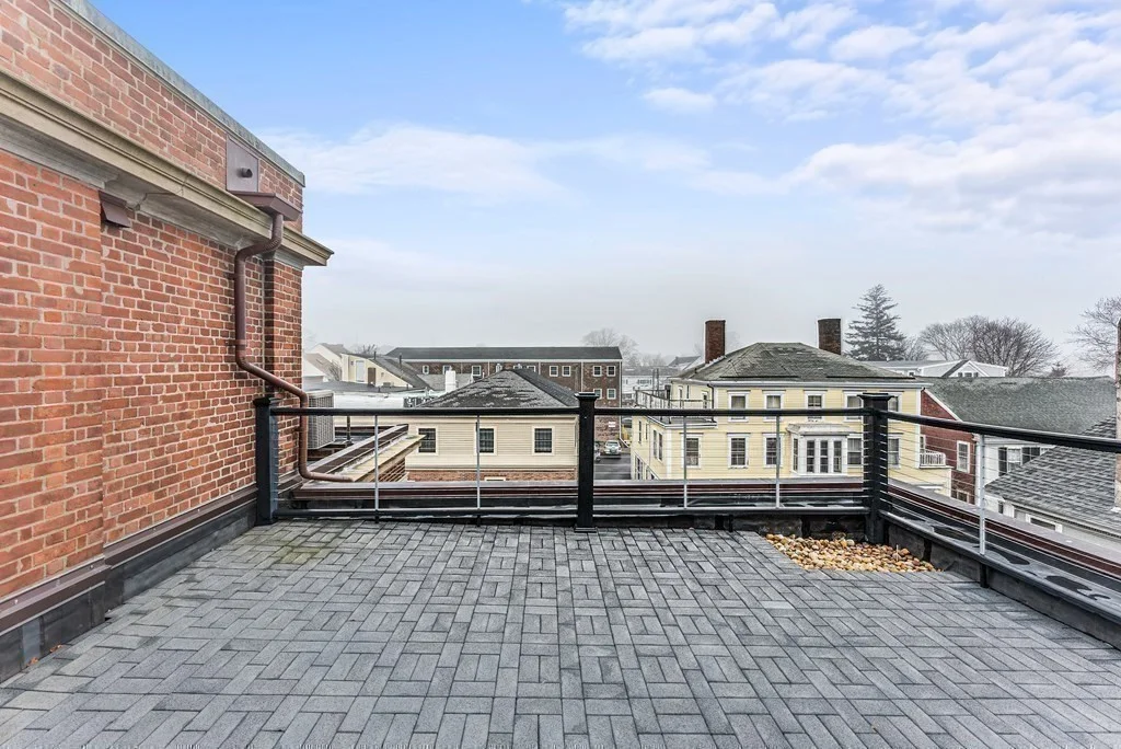 6 Main St Ext, Downtown