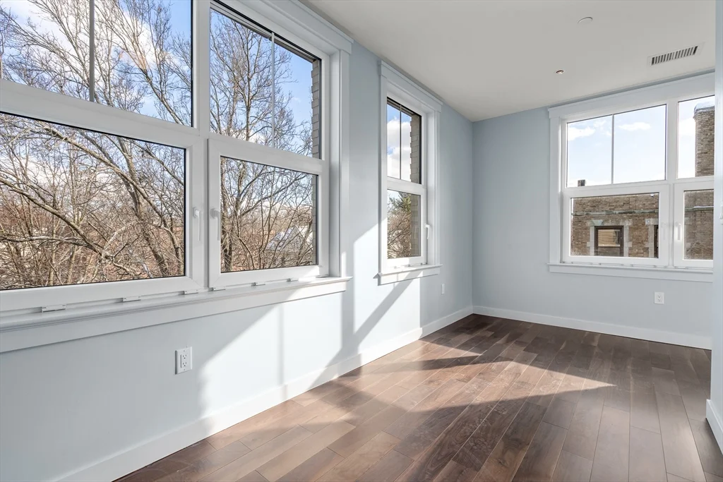 136 Babcock St, Coolidge Corner