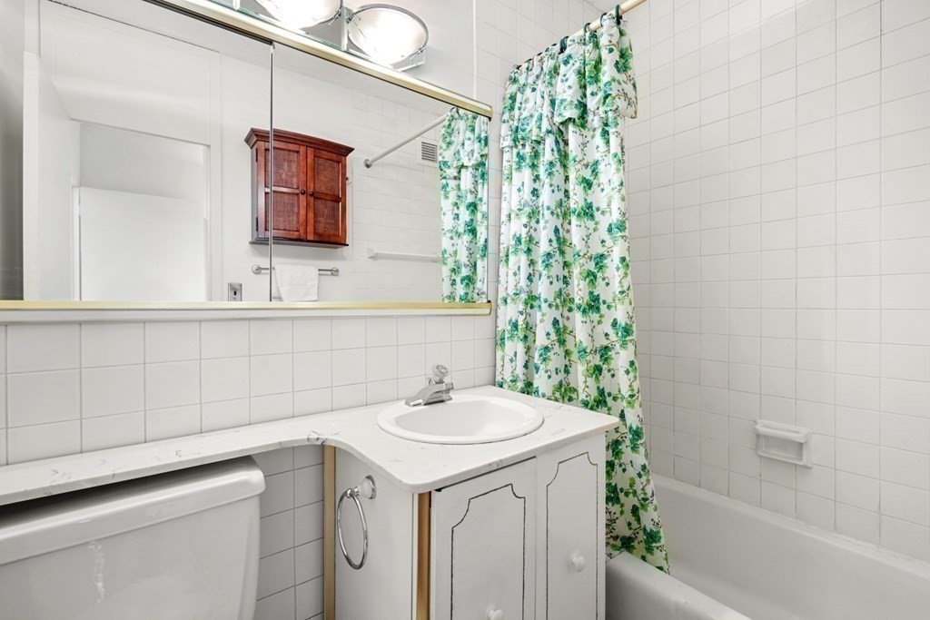 85 E India Row, Waterfront