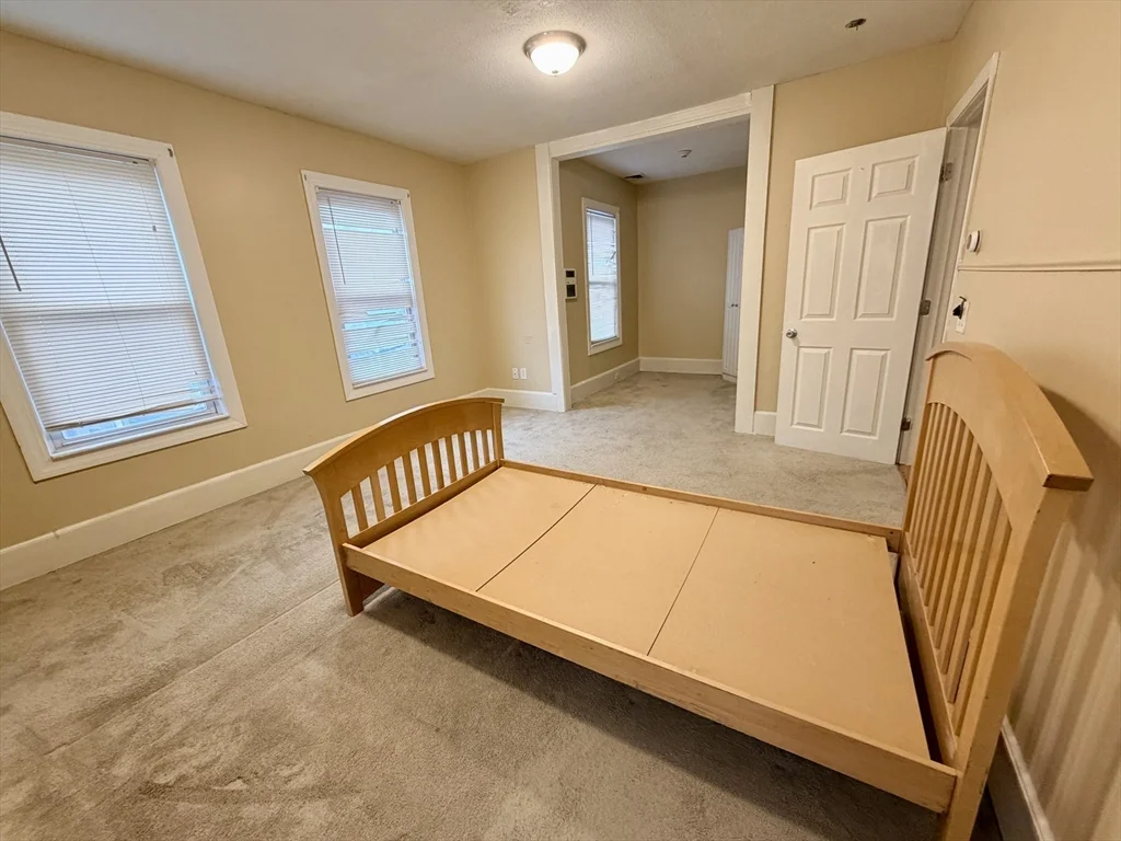 59 Whitney Ave, Centralville