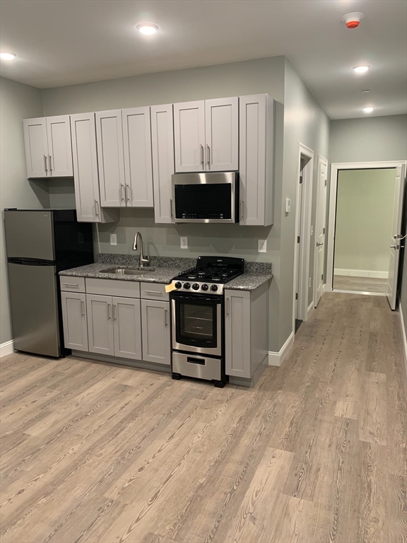 14 Yeamans St, Revere