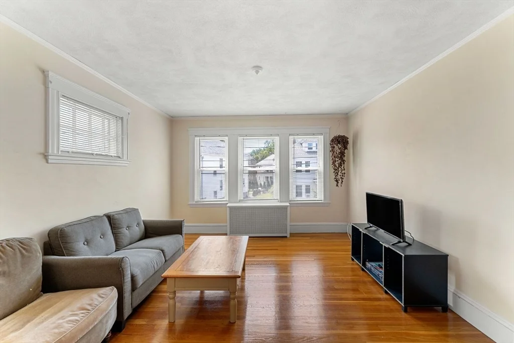 25 Dartmouth St, East Watertown