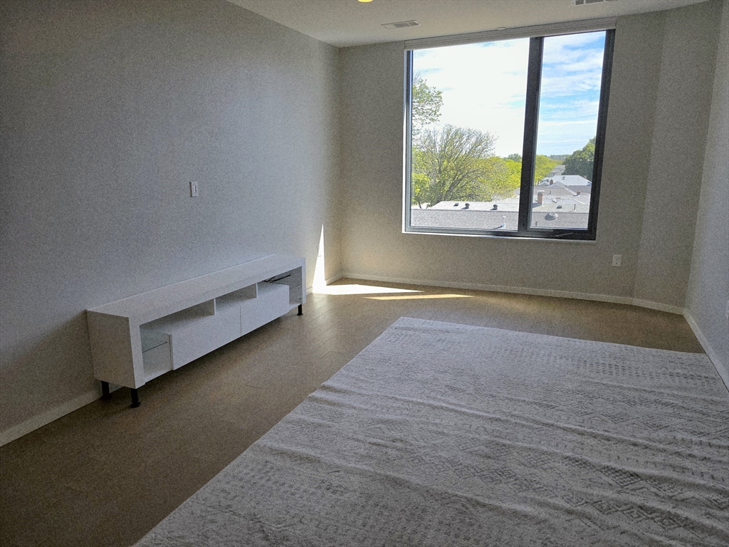 57 Quincy Shore Dr, Quincy