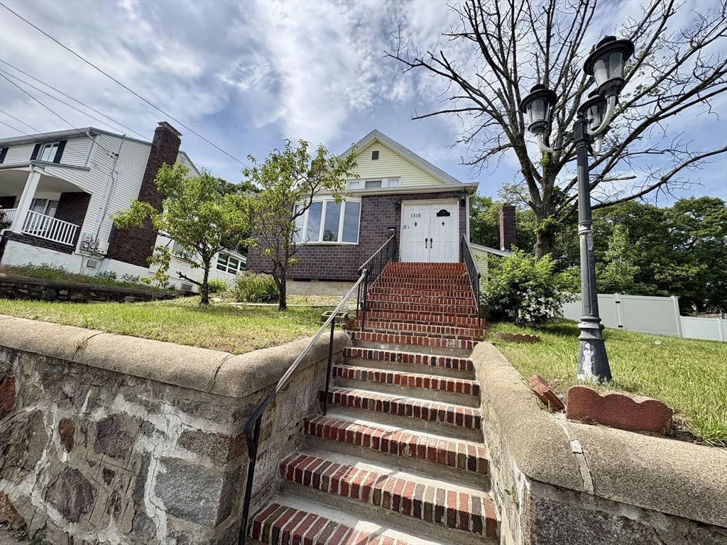 1318 Salem St, Malden