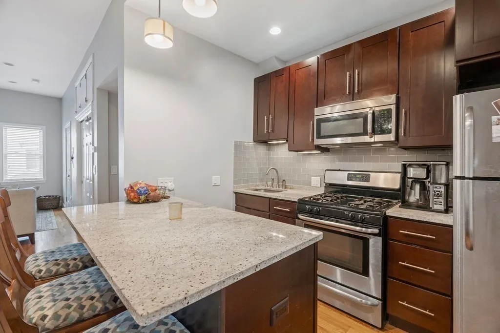 100 Old Harbor St, South Boston