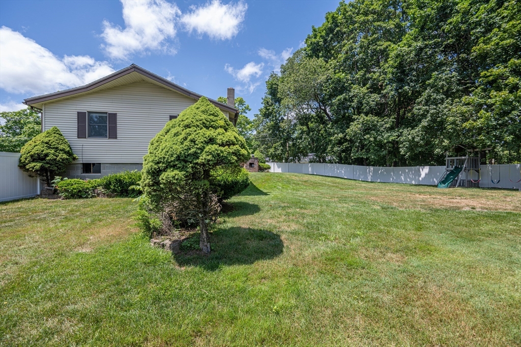 47 Oriole Dr, Dracut