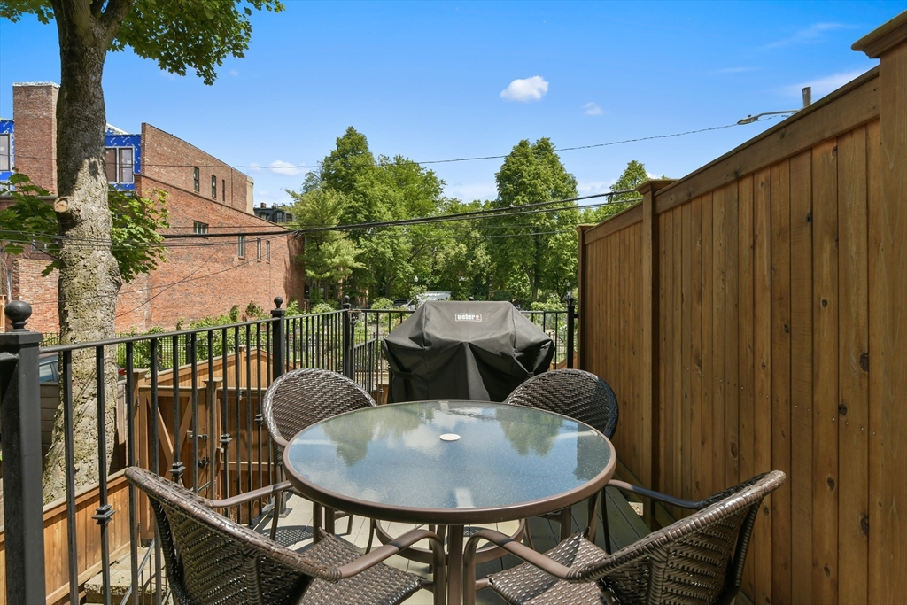 209 W Springfield St, South End