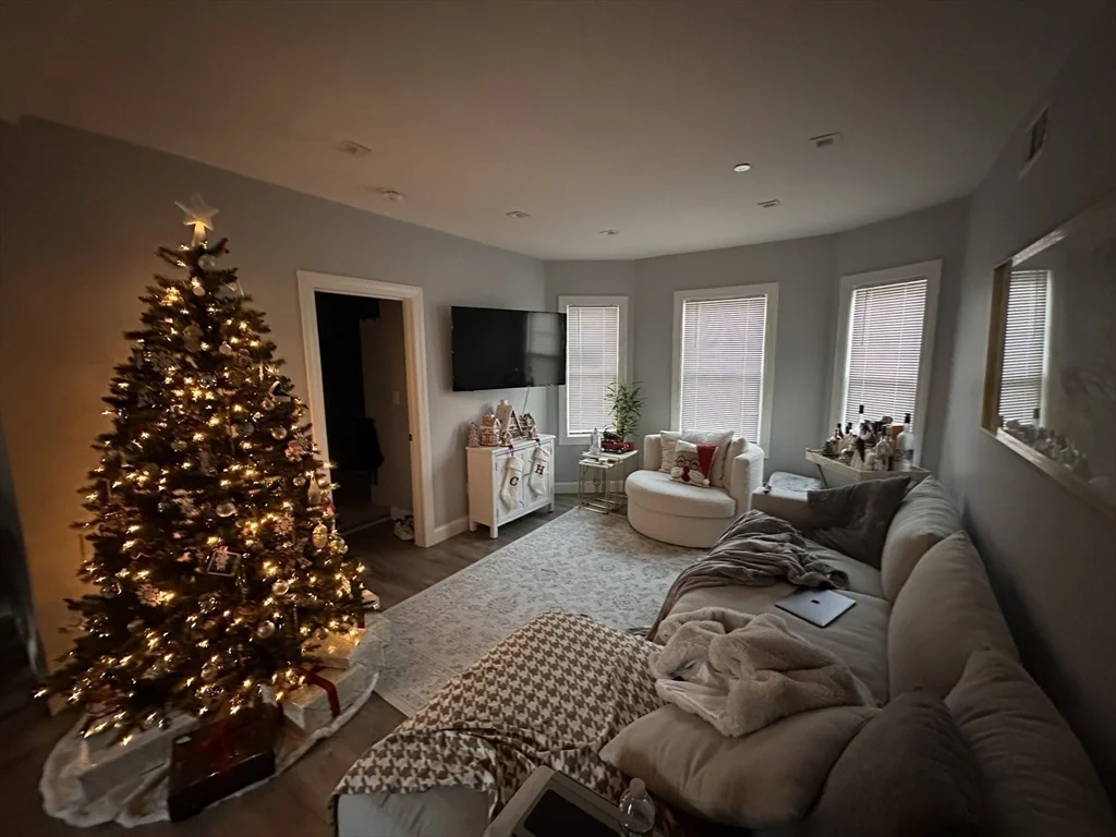 52 Garfield Ave, Medford