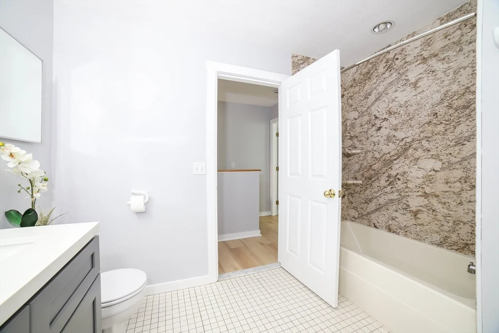 64 Camelot Dr, Tatnuck