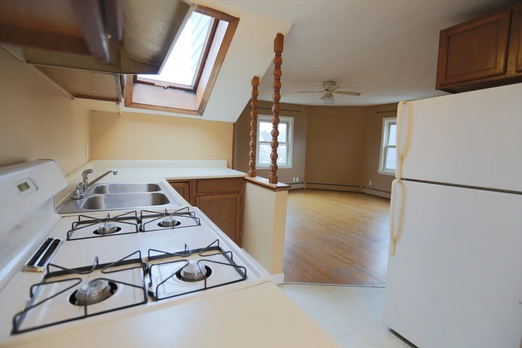 889 Pine, Fall River