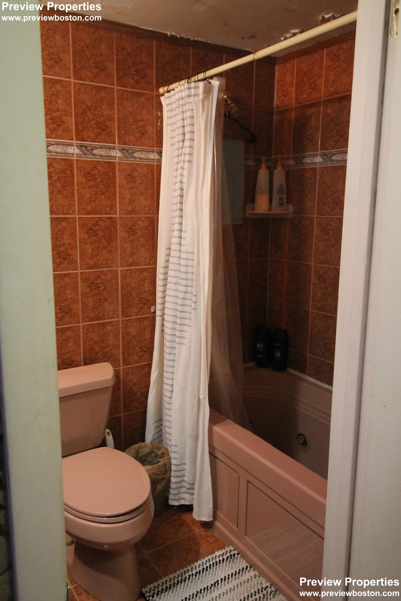 178 Lake Shore Rd, Oak Square