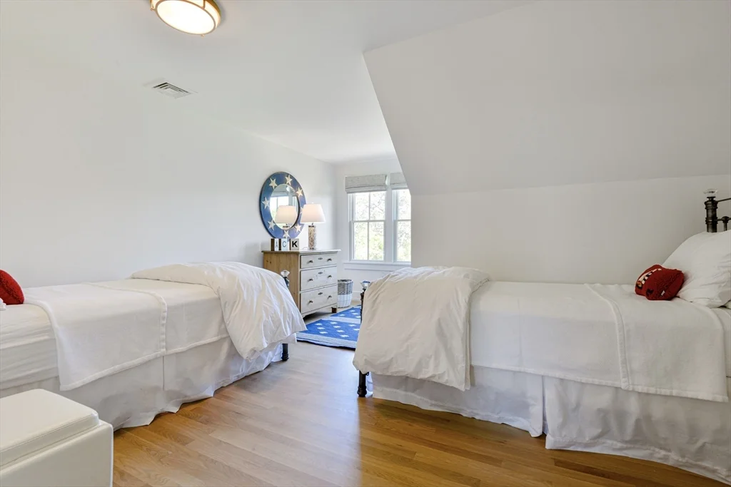 8 Burnt Swamp Ln, Nantucket