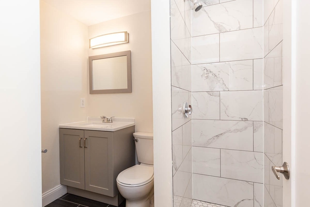 77 Rock Glen, Medford