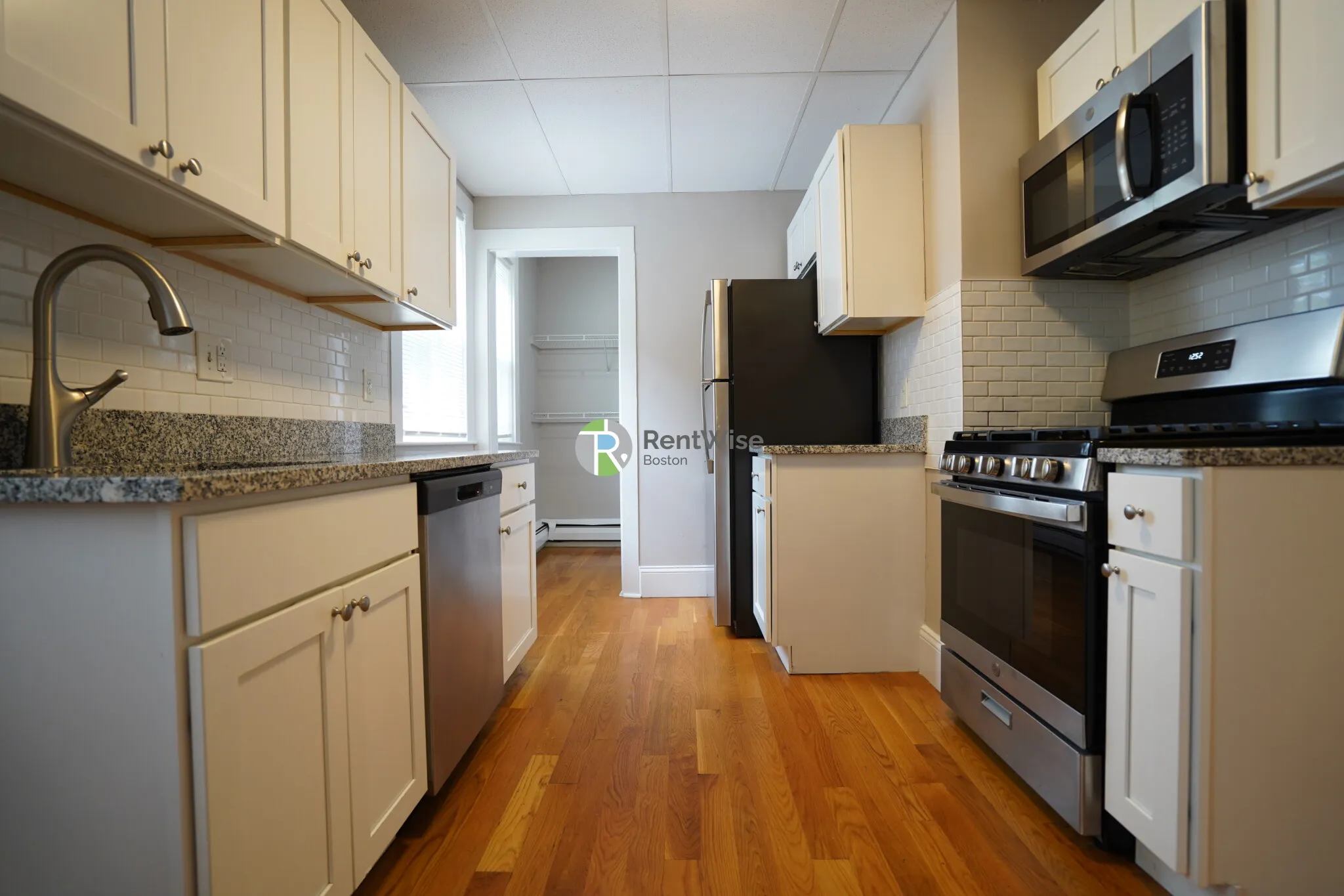 4 Ashford Ct, Allston